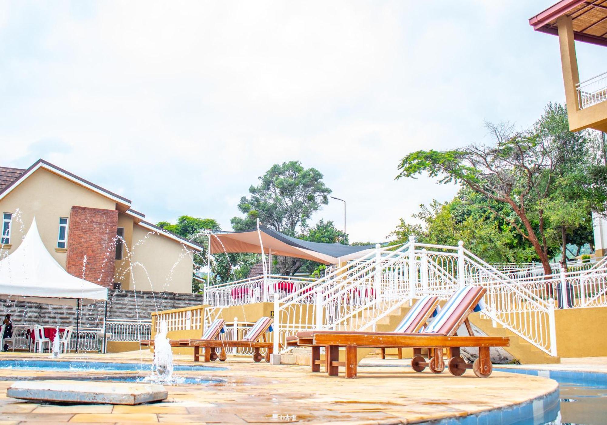 Angani Resorts & Spa Limited Shamenei Exteriör bild